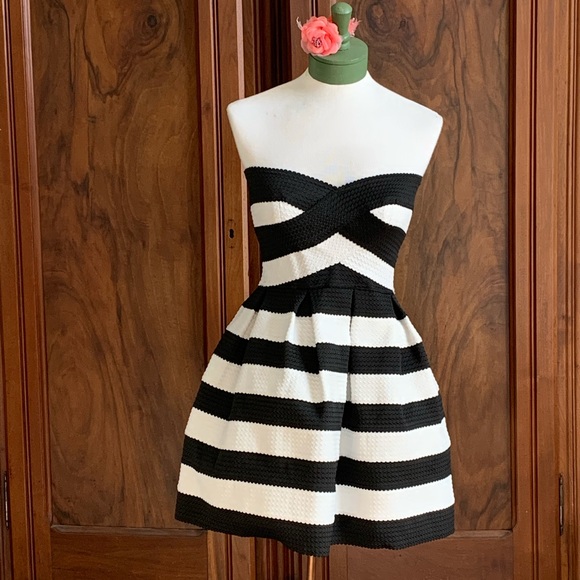 San Souci Strapless Dress Black/White Fit & Flare - Picture 6 of 6